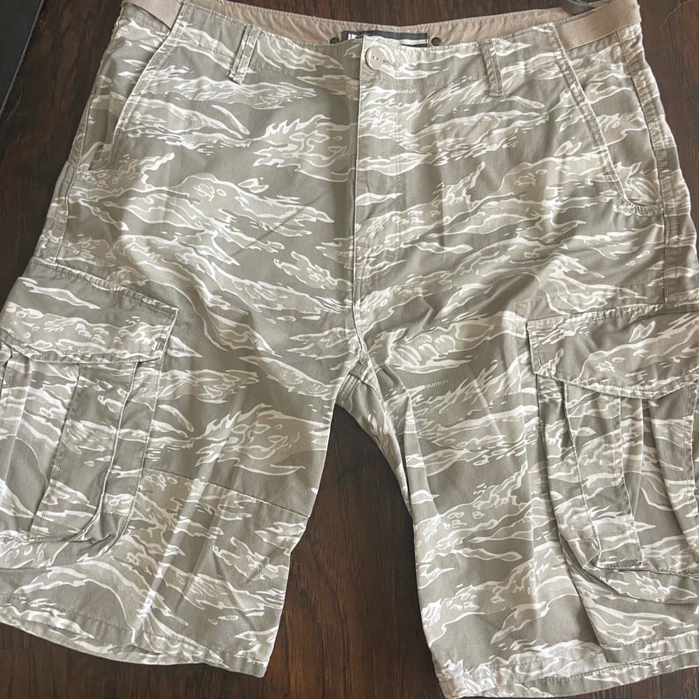 Burton cargo shorts for men size 38